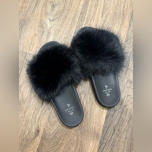 Amanda Blu- Black Fuzzy Slipper Slides- Size 8/9